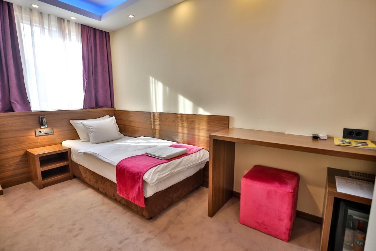 Boutique Hotel Golden Star Тузла Екстер'єр фото