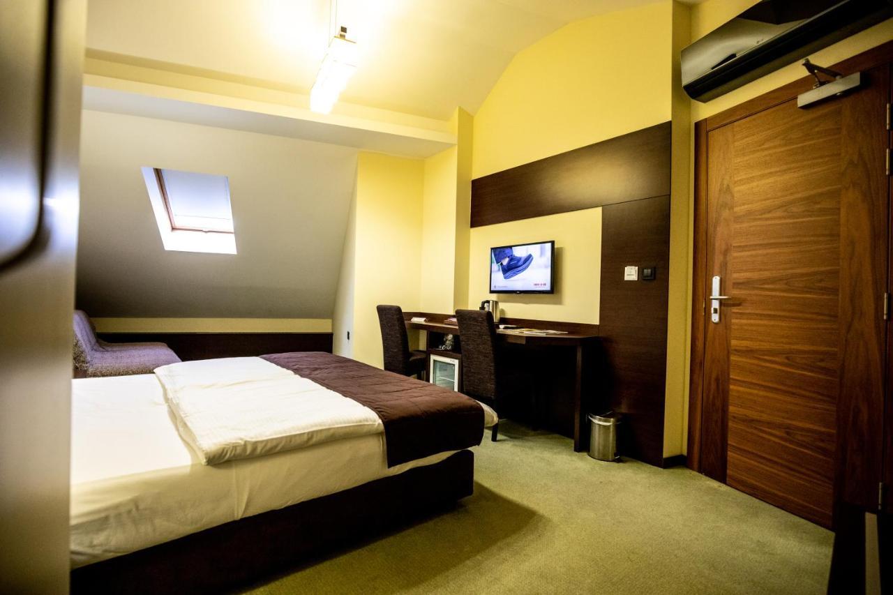 Boutique Hotel Golden Star Тузла Екстер'єр фото